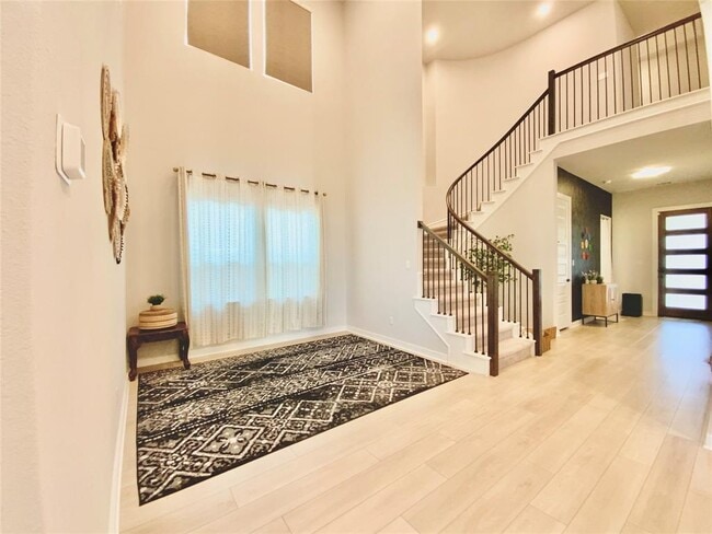 Building Photo - 243 Kings Pne Dr
