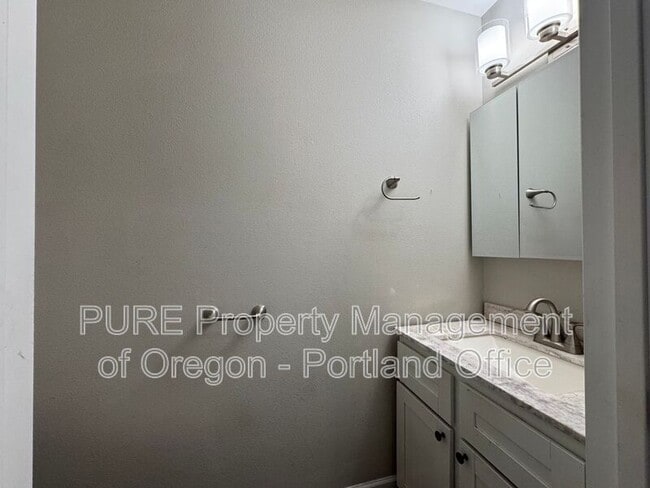 Building Photo - 10762 NE Prescott St