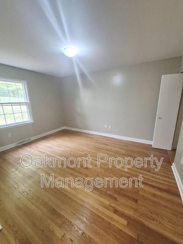 Building Photo - 2404 Barracks Ct