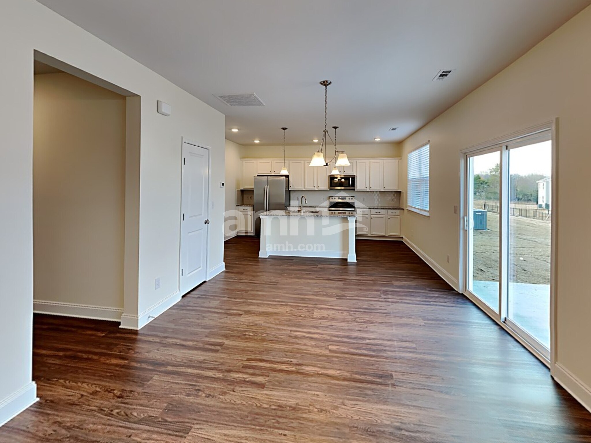 Building Photo - 1320 Lomond Dr