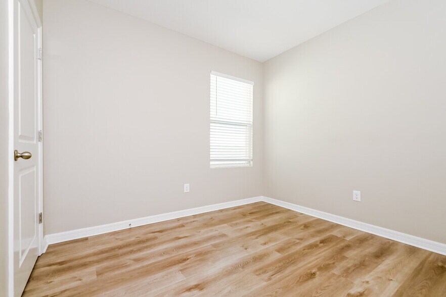 Building Photo - 5111 Blue Willow Wy