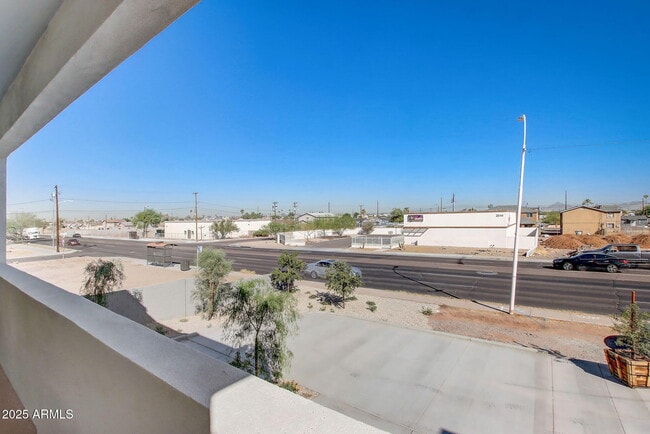 Building Photo - 2551 E Broadway Rd