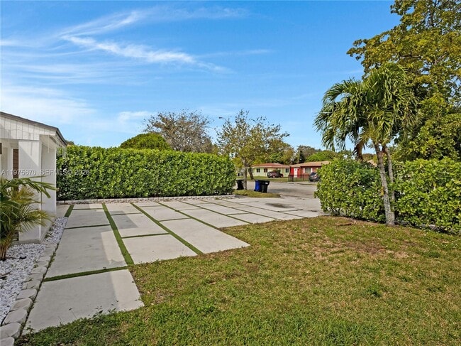 Building Photo - 920 NE 159th St