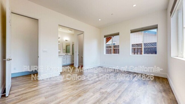 Building Photo - 1340 Miller Dr