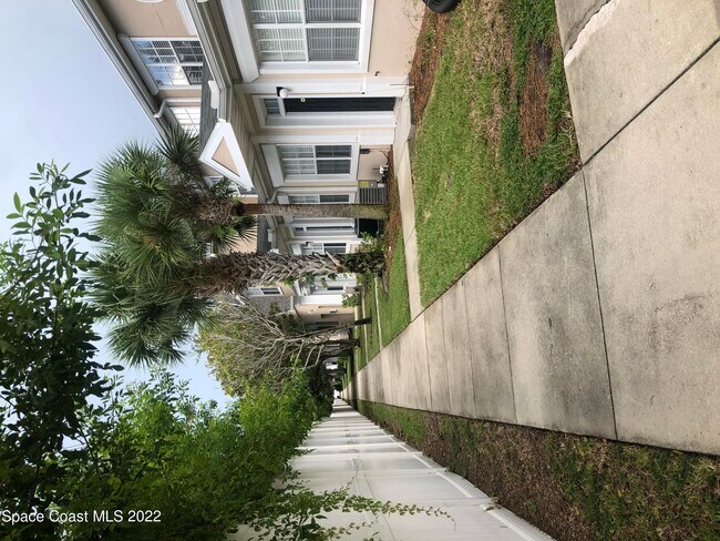 Primary Photo - 105 Turpial Way