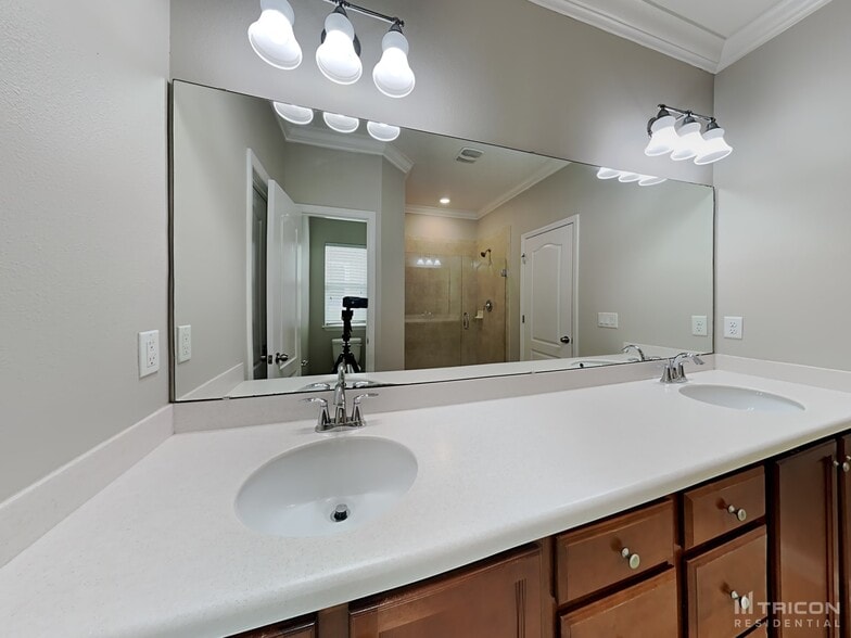 Building Photo - 10149 Dogwood Creek Dr