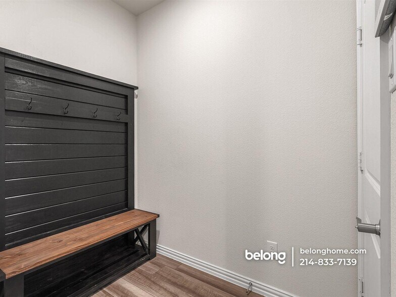 Building Photo - 3505 Kingsview Dr