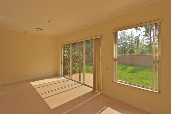 Building Photo - 200 S Hampton Dr