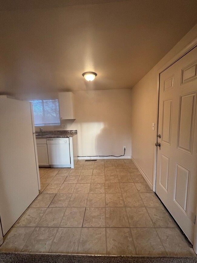 Building Photo - 3 Bed / 1 Bath Near I-25 and S. Academy - ...