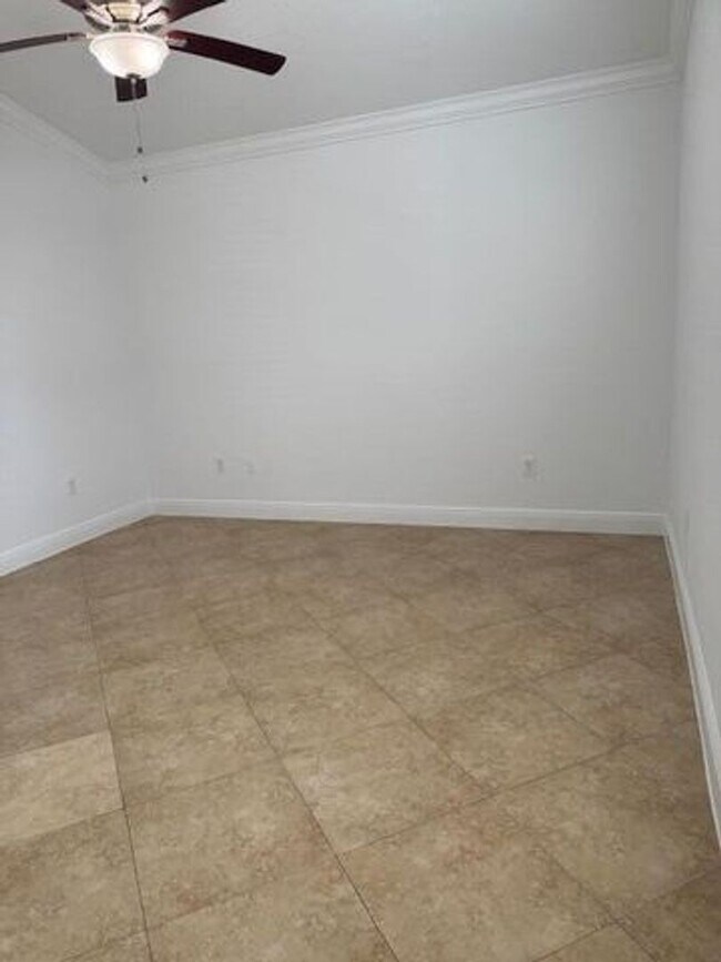 Building Photo - 3201 John's Pl