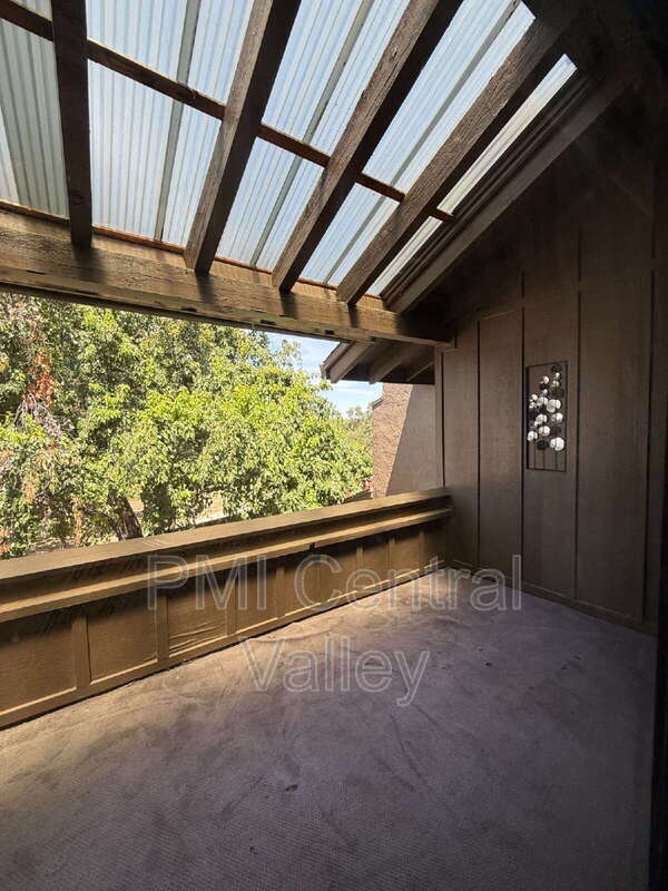 Building Photo - 1725 Edgebrook Dr