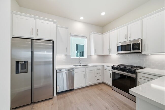 Building Photo - 3073 Hicks St