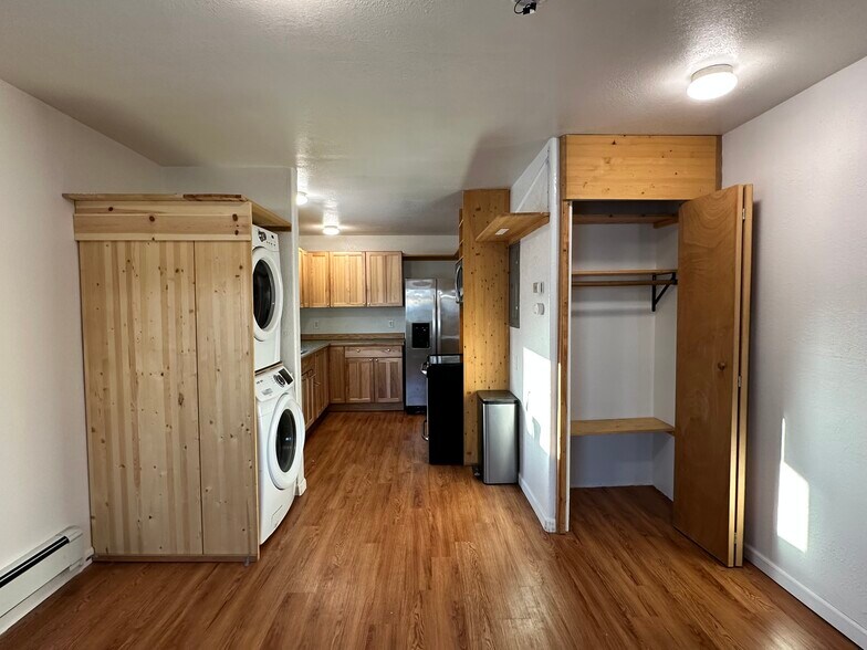 Building Photo - 729 9th Ave