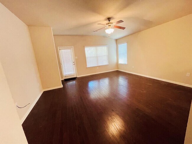 Building Photo - 406 Parkside Dr