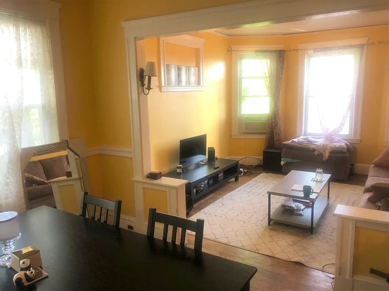 Primary Photo - 233 Summer St
