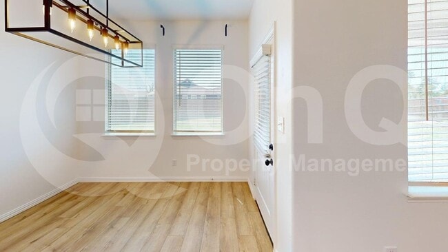 Building Photo - 749 Twinvale Dr