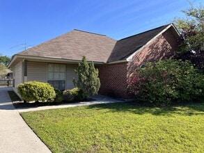 Building Photo - 12275 Cottage Hill Dr