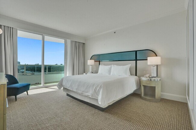 Building Photo - 4401 Collins Ave