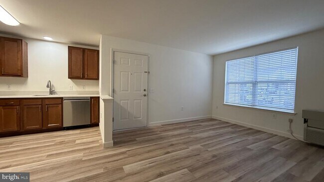 Building Photo - 38 Sequoia Dr
