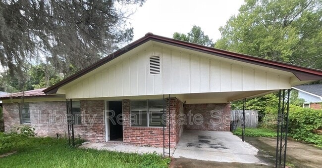 Primary Photo - 820 Kelly Dr