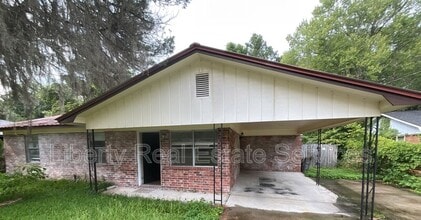 Building Photo - 820 Kelly Dr