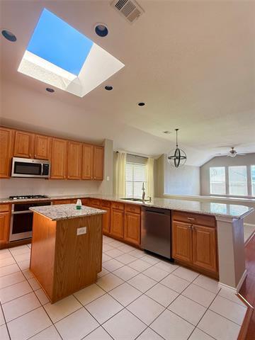 Building Photo - 2460 Cimmaron Dr