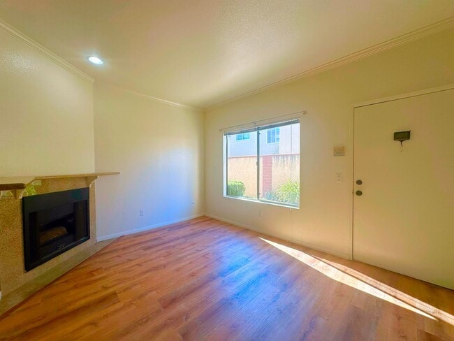 Building Photo - Awesome condo next to North Park Community...