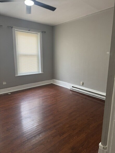 Building Photo - 4202 Chestnut St