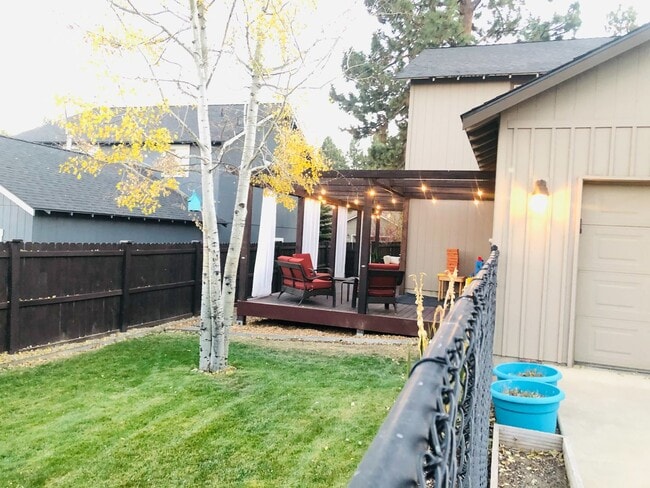 Building Photo - Great 3 Bedroom SW Bend Single Family Home