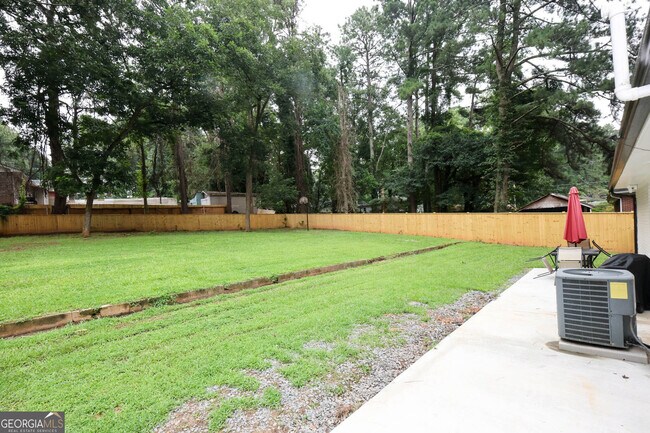 Building Photo - 2218 Dodson Dr