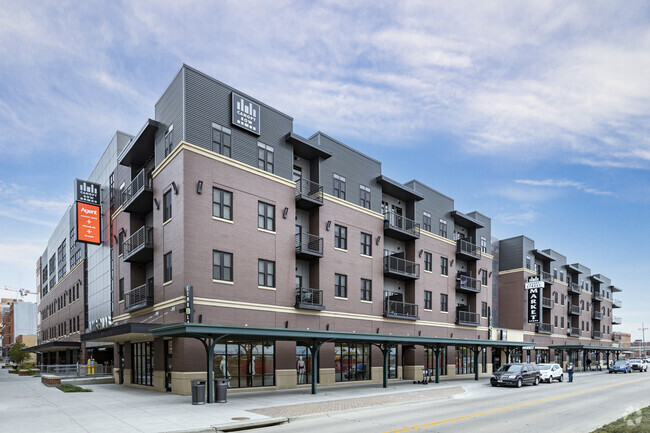 Building Photo - Canopy Row