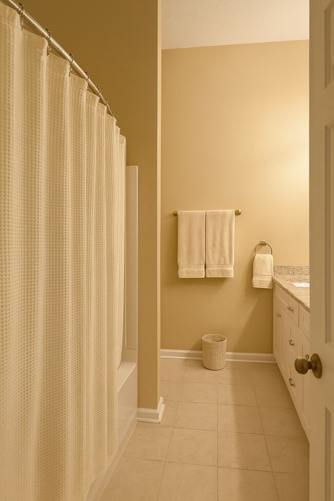 Building Photo - Stunning 3 Bedroom Townhome in Cambridge at Oakleaf Plantation