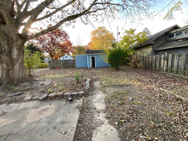 Building Photo - 226 Grace-