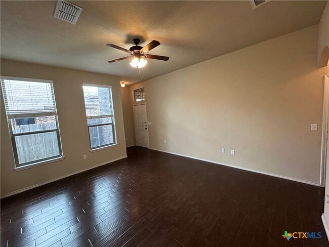 Building Photo - 665 Creekside Cir