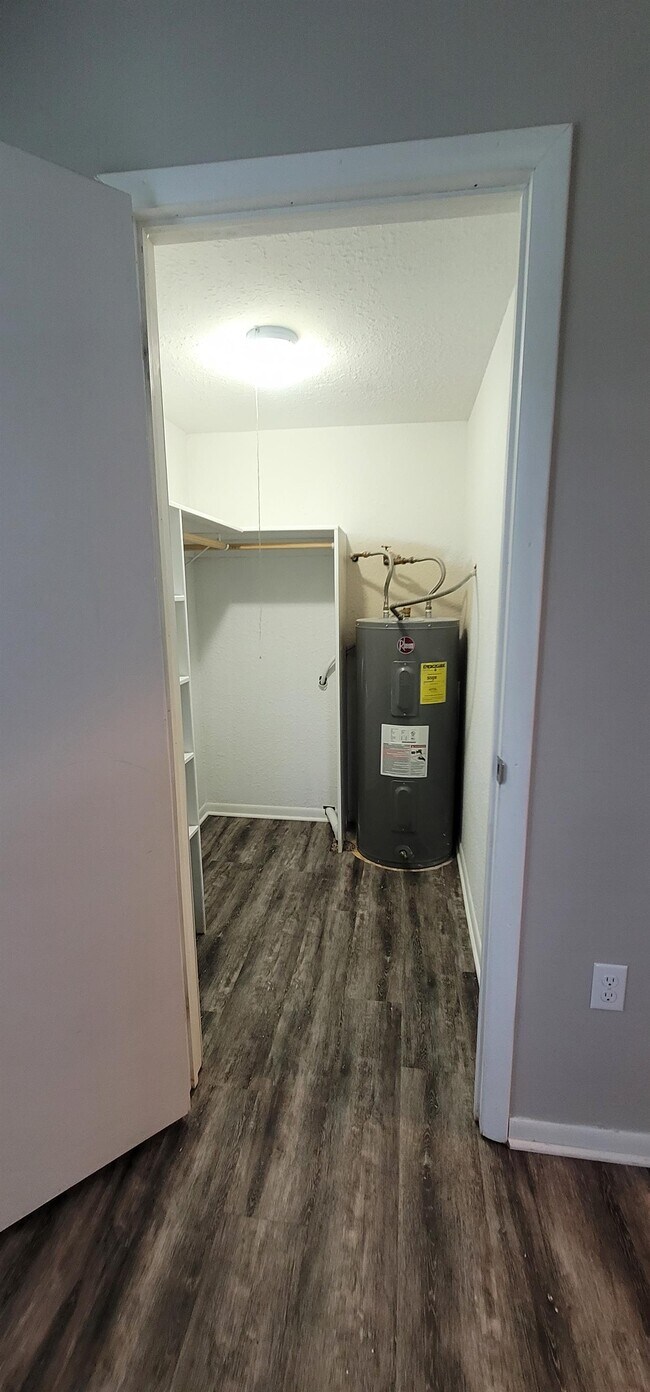 Building Photo - 1015 Cato Ln