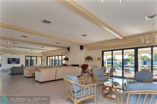 Building Photo - 120 Cypress Club Dr
