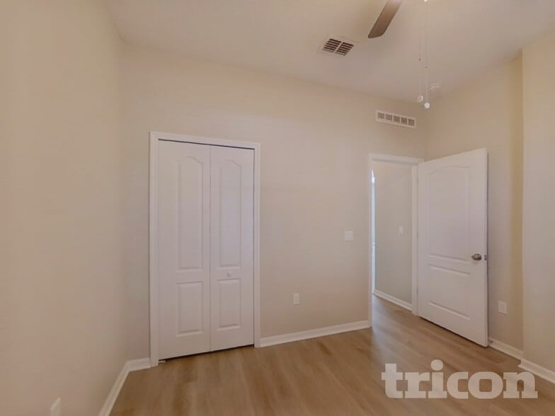 Building Photo - 5530 Sycamore Canyon Dr