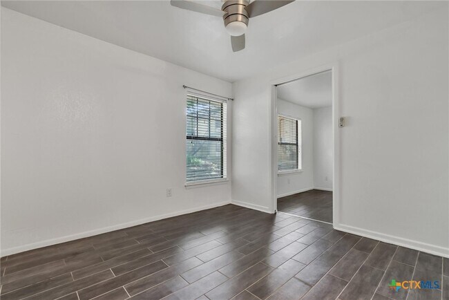 Building Photo - 1624 Aquarena Springs Dr