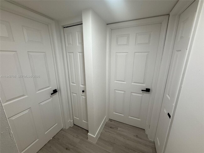 Building Photo - 9470 Live Oak Pl