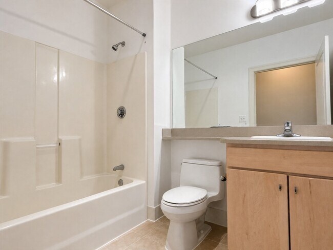 Building Photo - 4 Repton Cir