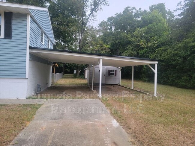 Building Photo - 322 N Hicks St