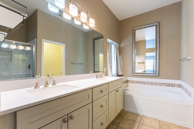 Building Photo - 4-Bed Green Valley Home with Private Pool ...