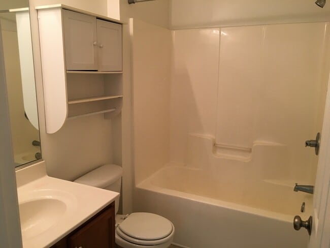 Building Photo - 448 Dunwood Dr