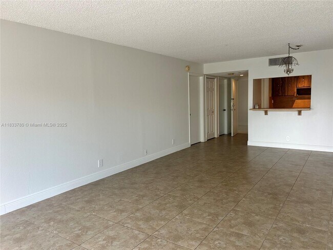 Building Photo - 200 Lakeview Dr