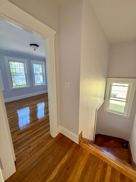 Building Photo - 27 Seven Pines Ave