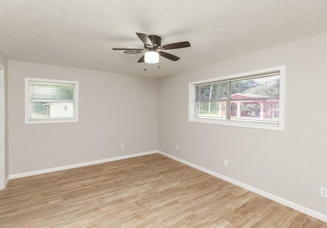 Building Photo - 311 Pinemont Dr
