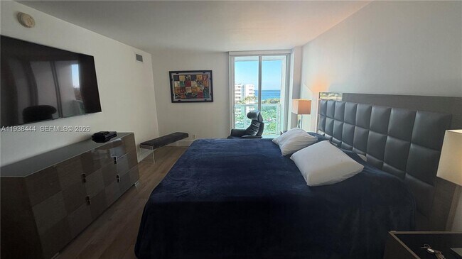 Building Photo - 100 Bayview Dr