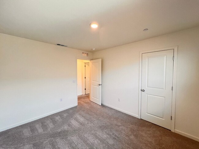 Building Photo - 8603 Lunascape Ave
