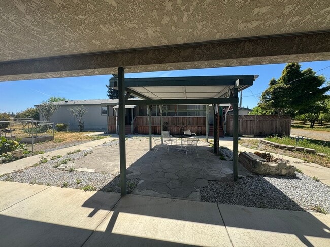 Building Photo - 4 Bed / 2 Bath Country Home – Solar + Move-In Ready