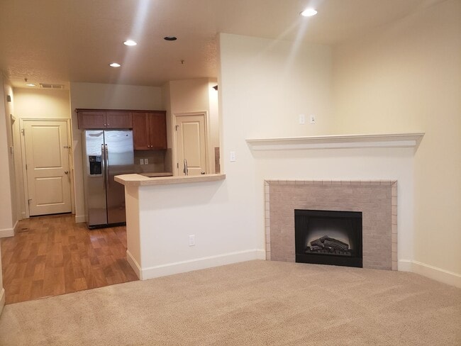 Building Photo - Wonderful Townhouse in Bethany/ NW Portland